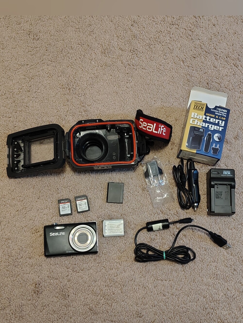 SeaLife DC1400 Digital Camera And Underwater Case With Accessories